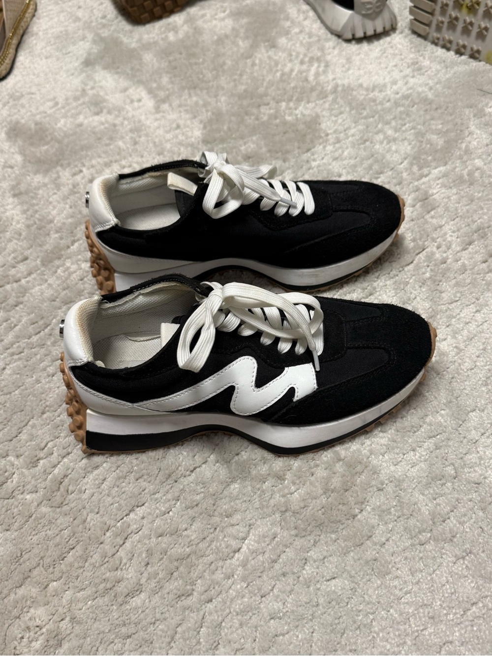 Steve Madden Black and White Wave-Accent Sneakers